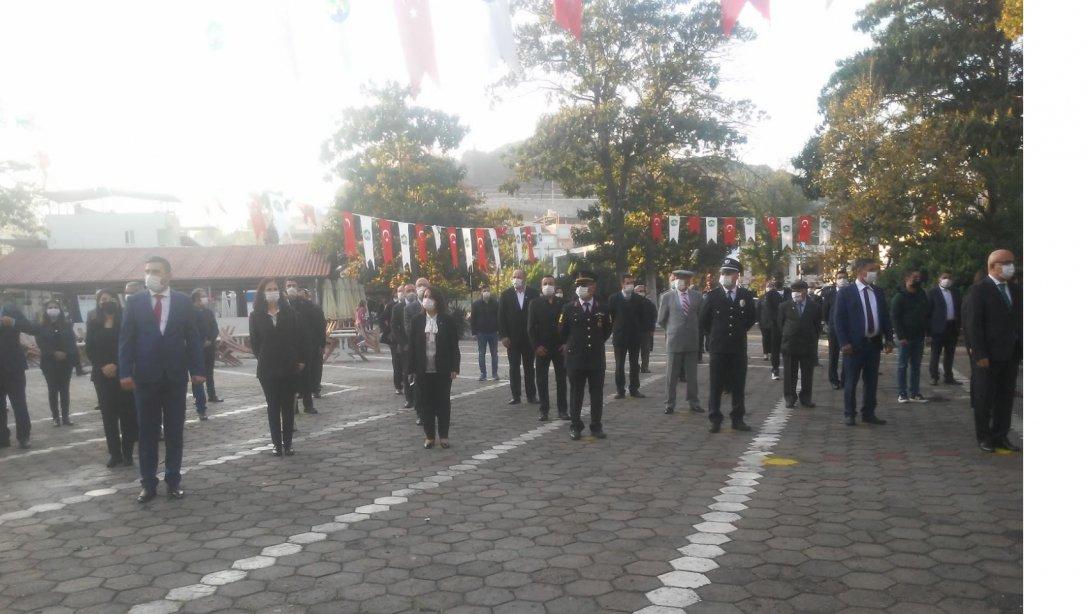 İlçemizde 10 Kasım Çelenk Sunma töreni gerçekleştirildi.